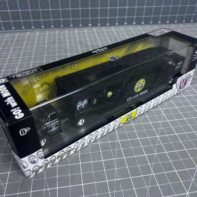 Black , Auto Hauler Scale 1:64  New in the Box Moon Equipment