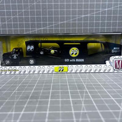 Black , Auto Hauler Scale 1:64  New in the Box Moon Equipment