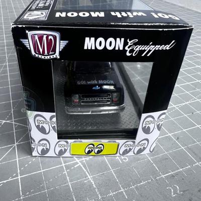 Black , Auto Hauler Scale 1:64  New in the Box Moon Equipment