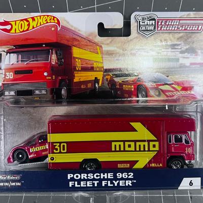 Hot Wheel Momo Porsche 962 Fleet Flyer NEW on the Card