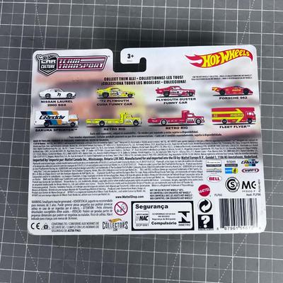 Hot Wheel Momo Porsche 962 Fleet Flyer NEW on the Card