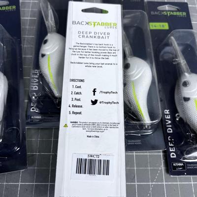 Back Stabber Deep Diver Fishing LURES 