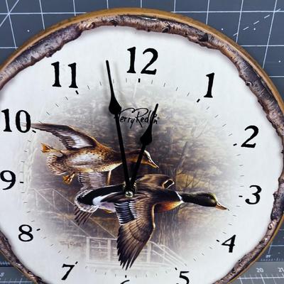2 Battery Operated Clocks 