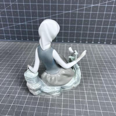 LLADRO #4660 "Shepardess"