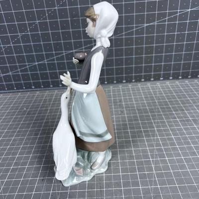 LLADRO #1052 "Girl Feeding Goose"