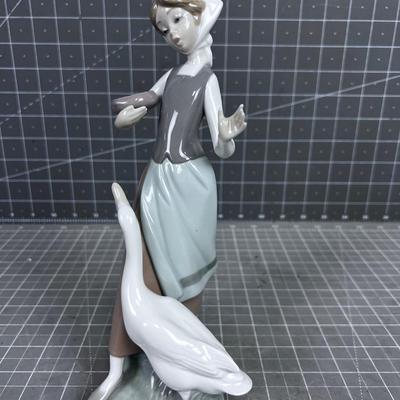 LLADRO #1052 "Girl Feeding Goose"