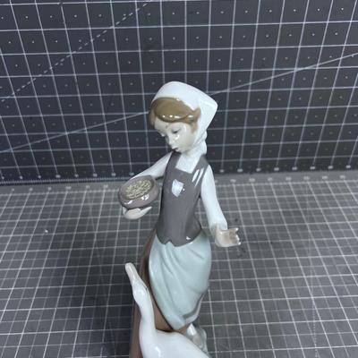 LLADRO #1052 "Girl Feeding Goose"