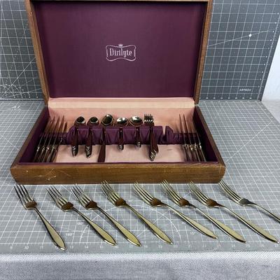 Dirilyte Gold Flatware Service for 8 