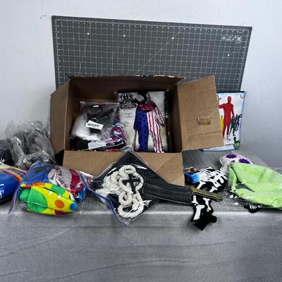 Lot of Halloweens Stuff 