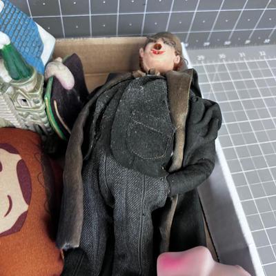 Toys, Miniatures, Decorative Items. Silly stuff. 