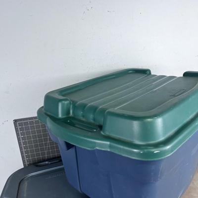 3 Tubs with Lids 