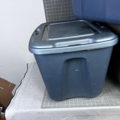 3 Tubs with Lids 