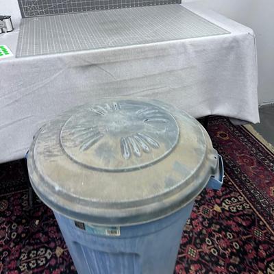 32 Gallon Garbage Can with Lid 