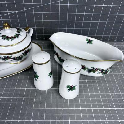 Holly & Ivy Christmas Serving S&P, Gray boat, Sugar and Creamer