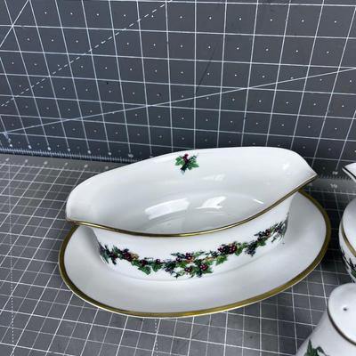 Holly & Ivy Christmas Serving S&P, Gray boat, Sugar and Creamer
