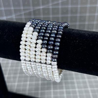 7 Strand Blue and White Pearl Bracelet 