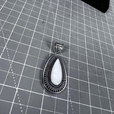 925 Oval Mother of Pearl Pendant 