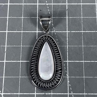 925 Oval Mother of Pearl Pendant 