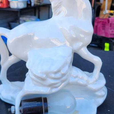 Maddux of California White Stallion Horse TV Mantle Lamp MCM W/ Light