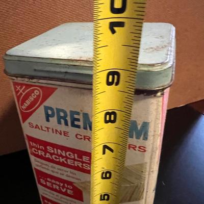Mixed Lot of Vintage Tins