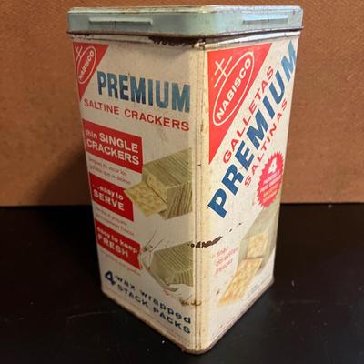 Mixed Lot of Vintage Tins