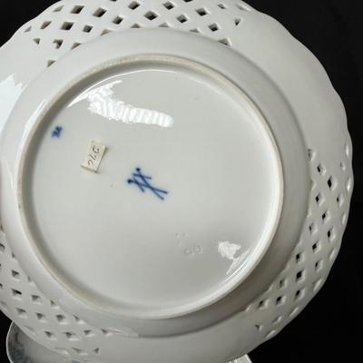 Lot 153 Antique Porcelain