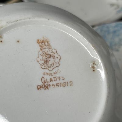 Lot 153 Antique Porcelain