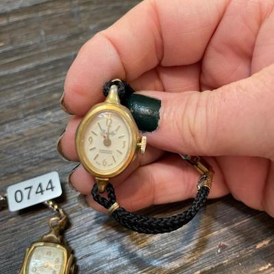 Set of 4 watches
