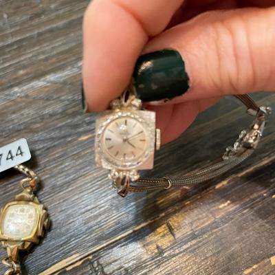Set of 4 watches