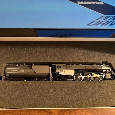 Mantua 331-03 Pacific w/ "Power Drive"
