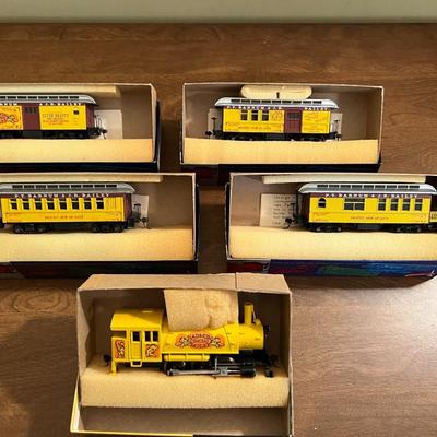 Roundhouse Products Train Lot 4