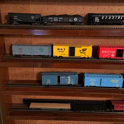 Misc HO Train Lot w/ Wood Wall Display