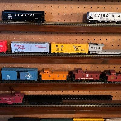 Misc HO Train Lot w/ Wood Wall Display