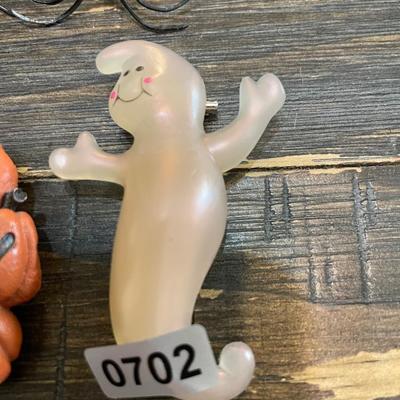 Bear @ ghost Halloween pins