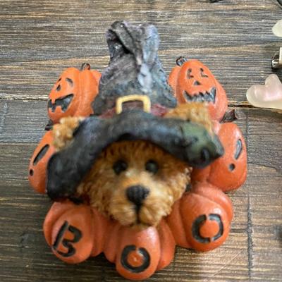 Bear @ ghost Halloween pins