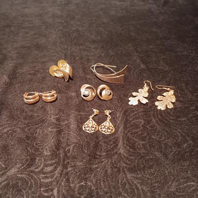 GOLD-TONE PIERCED EARRINGS