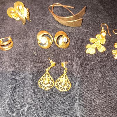 GOLD-TONE PIERCED EARRINGS