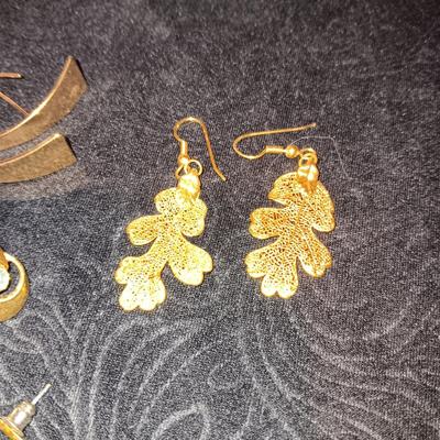 GOLD-TONE PIERCED EARRINGS