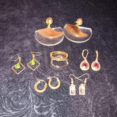 GOLD-TONE PIERCED EARRINGS