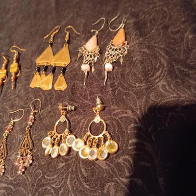 DANGLING PIERCED EARRINGS