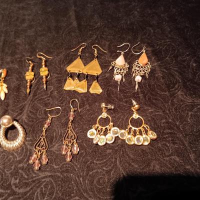 DANGLING PIERCED EARRINGS