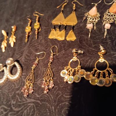DANGLING PIERCED EARRINGS