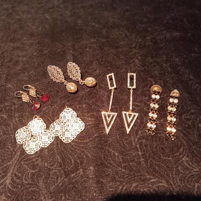 PIERCED EARRINGS WITH BLING