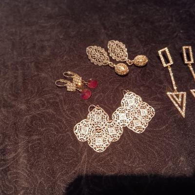PIERCED EARRINGS WITH BLING