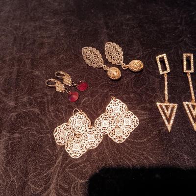 PIERCED EARRINGS WITH BLING