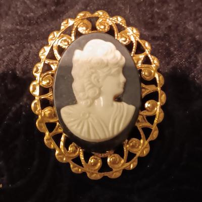 CAMEO PENDANTS, BRACELET, PINS AND EARRINGS