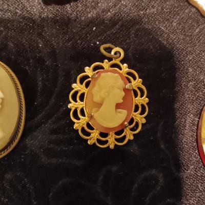 CAMEO NECKLACE, RING, PENDANTS AND PIN