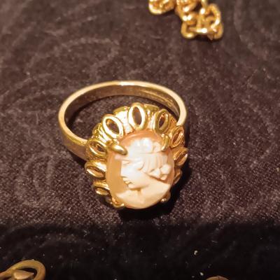 CAMEO NECKLACE, RING, PENDANTS AND PIN