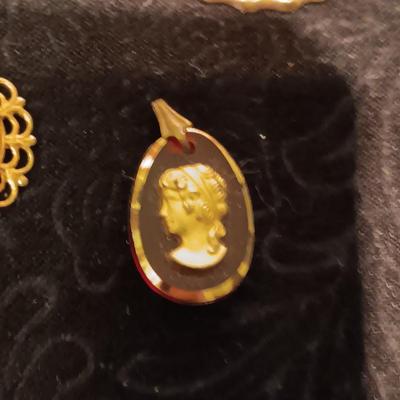 CAMEO NECKLACE, RING, PENDANTS AND PIN