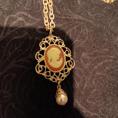 CAMEO NECKLACE, RING, PENDANTS AND PIN